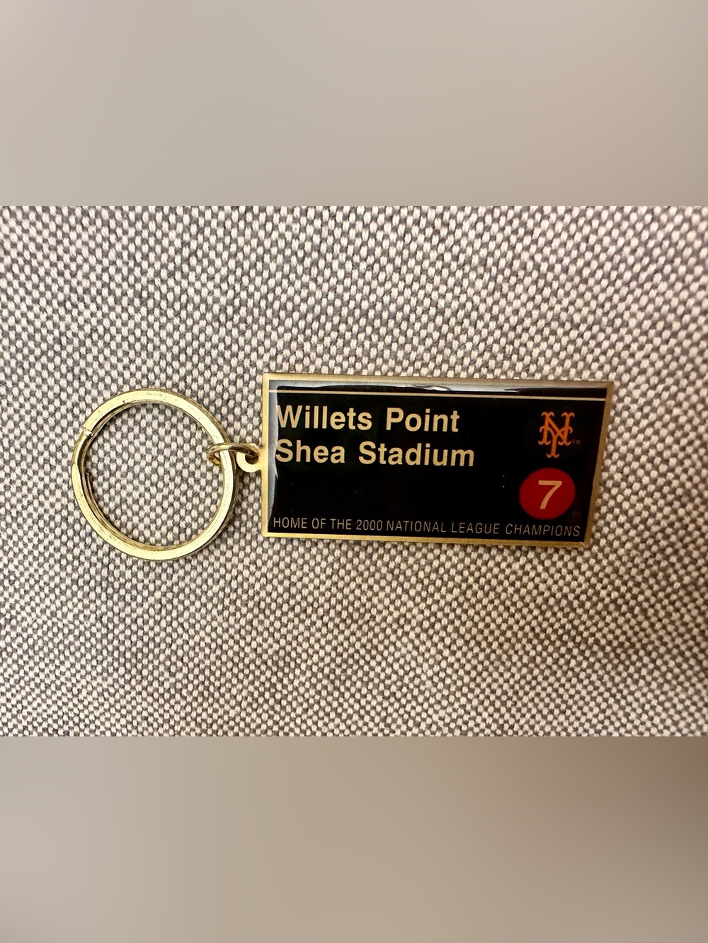 New York Mets MLB 2000 Baseball Shea Stadium Willets Point Gold/Black Keychain